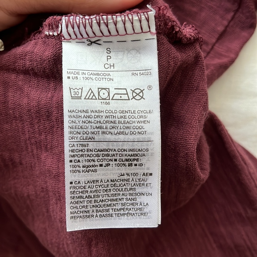 Old Navy Boyfriend Marroon Short Sleeve SP - Picture 4 of 4